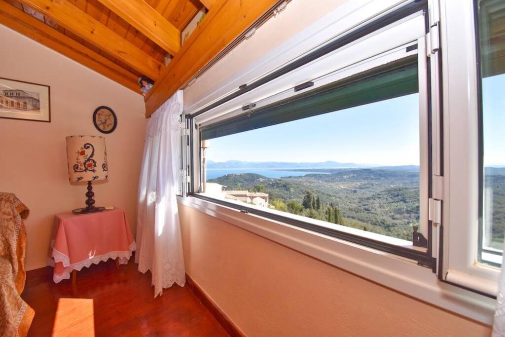 Traditional House With Amazing View Chlomos Esterno foto